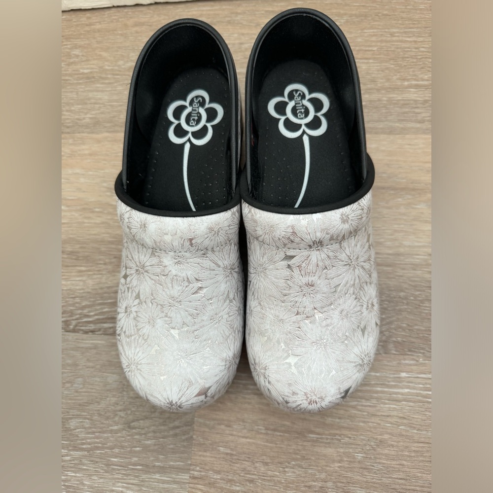Sanita nursing clogs